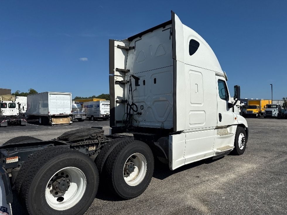 Sleeper Tractor-Heavy Duty Tractors-Freightliner-2020-Cascadia 12564ST-Mobile-AL-562,011\n\t\tmiles-$ 50,000 - Image 7