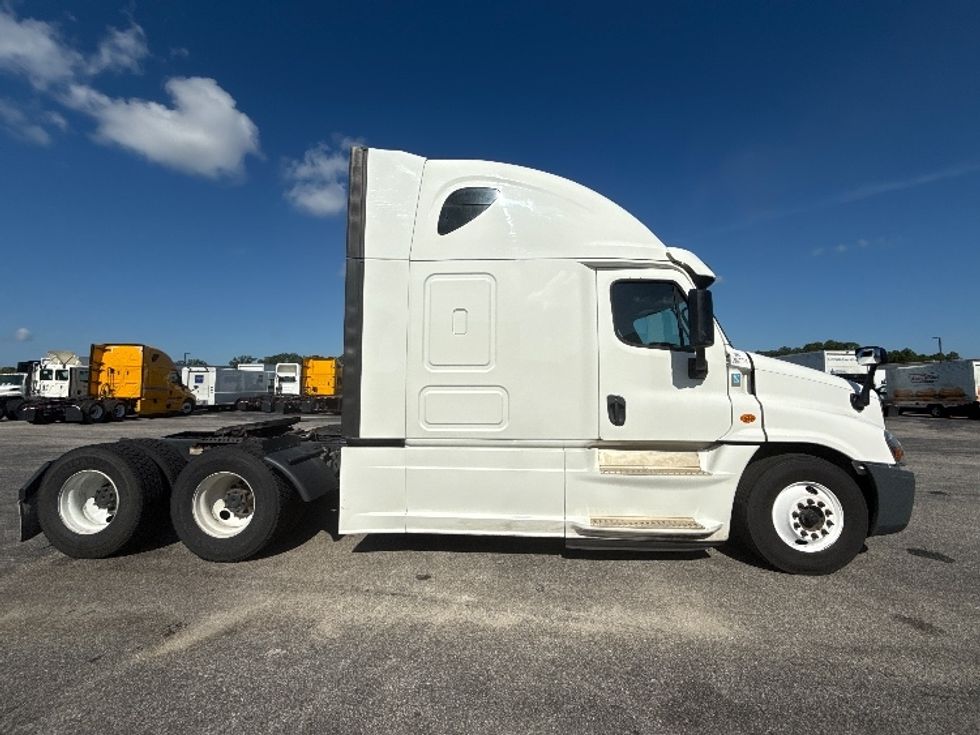 Sleeper Tractor-Heavy Duty Tractors-Freightliner-2020-Cascadia 12564ST-Mobile-AL-562,011\n\t\tmiles-$ 50,000 - Image 8