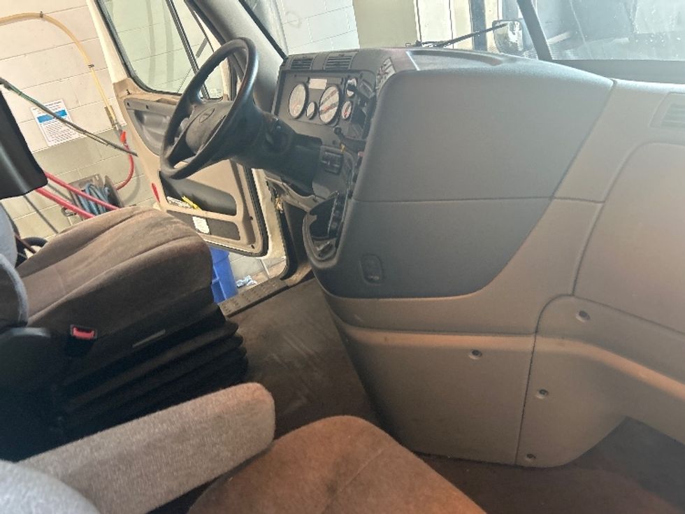 Sleeper Tractor-Heavy Duty Tractors-Freightliner-2020-Cascadia 12564ST-Monroe-OH-568,578\n\t\tmiles-$ 48,000 - Image 15