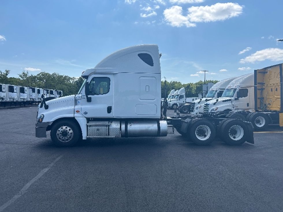 Sleeper Tractor-Heavy Duty Tractors-Freightliner-2020-Cascadia 12564ST-Monroe-OH-568,578\n\t\tmiles-$ 48,000 - Image 4