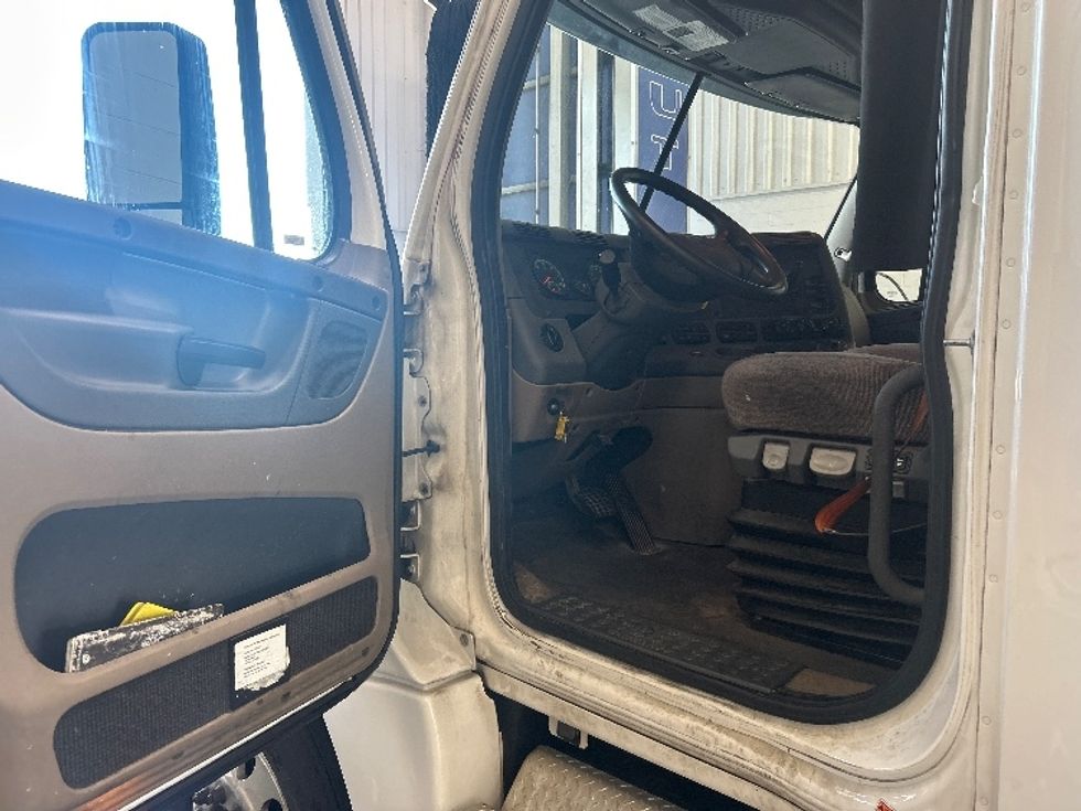 Sleeper Tractor-Heavy Duty Tractors-Freightliner-2020-Cascadia 12564ST-Monroe-OH-568,578\n\t\tmiles-$ 48,000 - Image 9