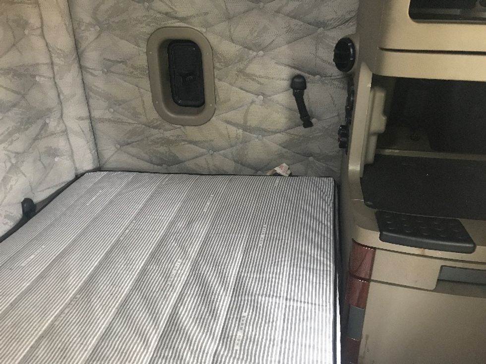 Sleeper Tractor-Heavy Duty Tractors-Freightliner-2020-Cascadia 12564ST-Montgomery-AL-635,118\n\t\tmiles-$ 47,750 - Image 18