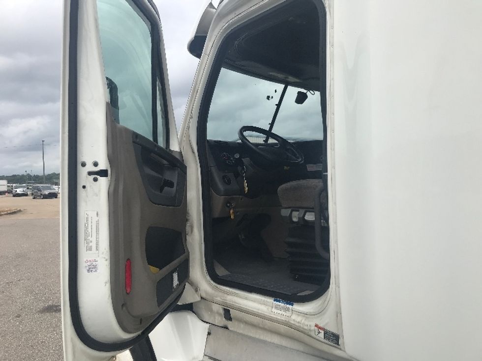 Sleeper Tractor-Heavy Duty Tractors-Freightliner-2020-Cascadia 12564ST-Montgomery-AL-635,118\n\t\tmiles-$ 47,750 - Image 9