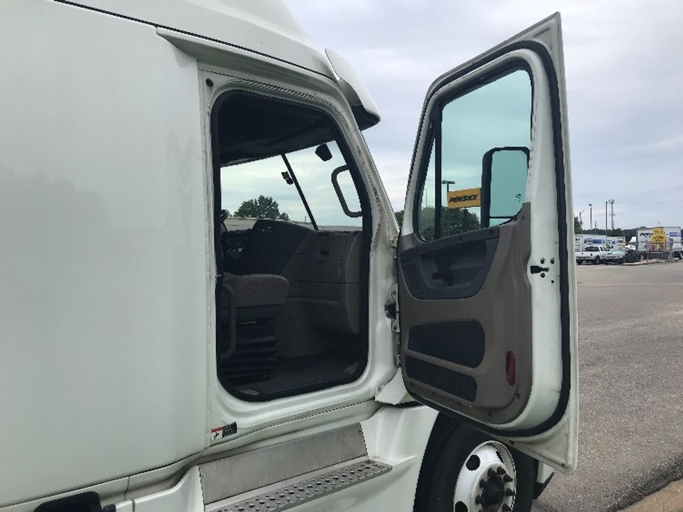 Sleeper Tractor-Heavy Duty Tractors-Freightliner-2020-Cascadia 12564ST-Montgomery-AL-678,733\n\t\tmiles-$ 44,500 - Image 13