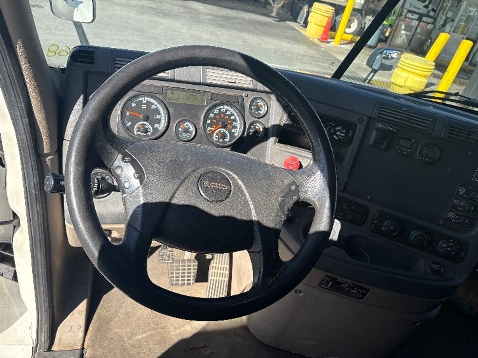 Sleeper Tractor-Heavy Duty Tractors-Freightliner-2020-Cascadia 12564ST-Montgomery-NY-586,061\n\t\tmiles-$ 47,500 - Image 11