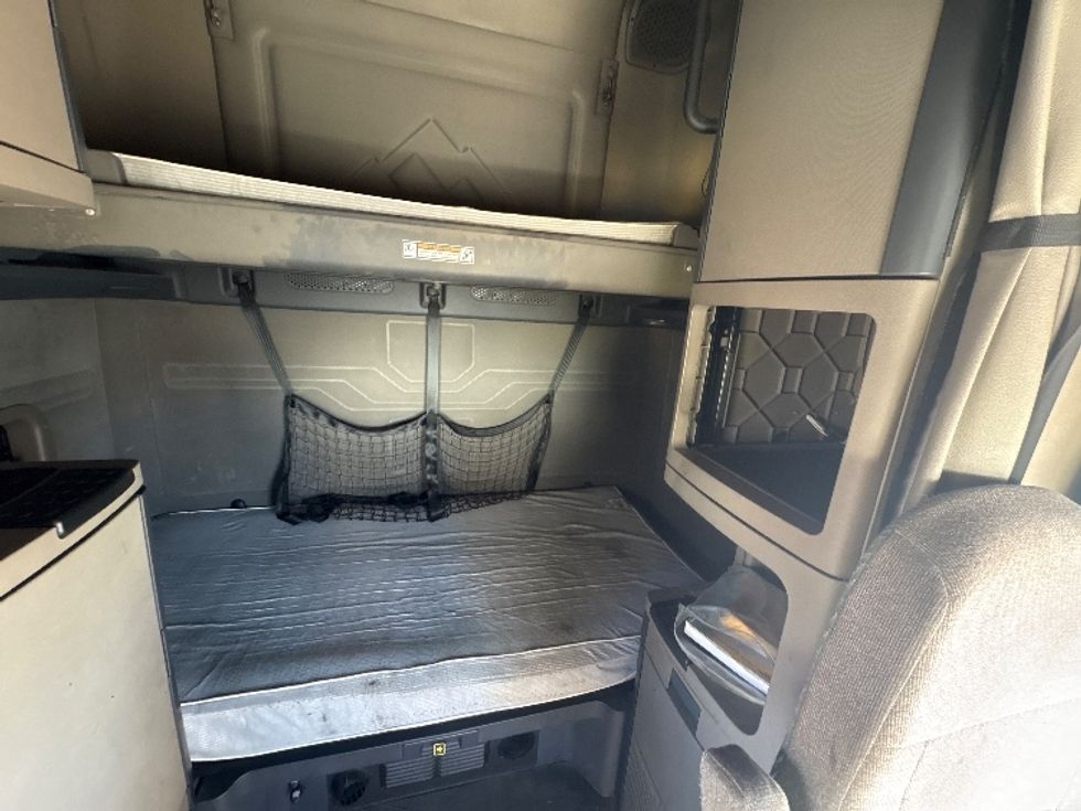 Sleeper Tractor-Heavy Duty Tractors-Freightliner-2020-Cascadia 12564ST-Montgomery-NY-586,061\n\t\tmiles-$ 47,500 - Image 17