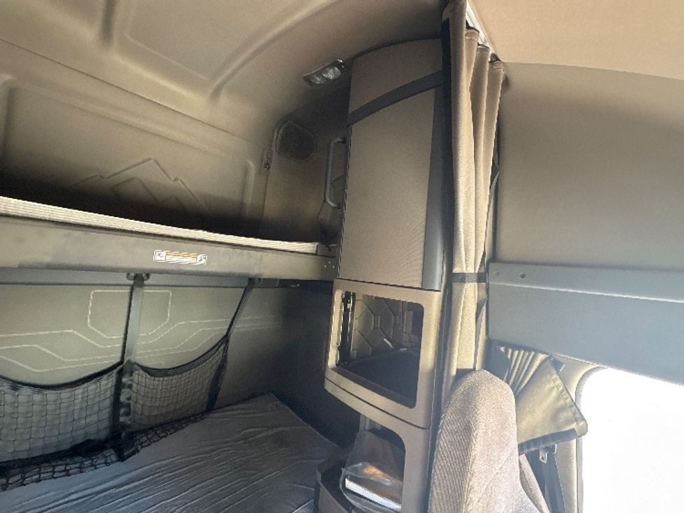 Sleeper Tractor-Heavy Duty Tractors-Freightliner-2020-Cascadia 12564ST-Montgomery-NY-586,061\n\t\tmiles-$ 47,500 - Image 18