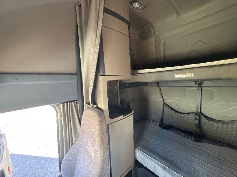 Sleeper Tractor-Heavy Duty Tractors-Freightliner-2020-Cascadia 12564ST-Montgomery-NY-586,061\n\t\tmiles-$ 47,500 - Image 19