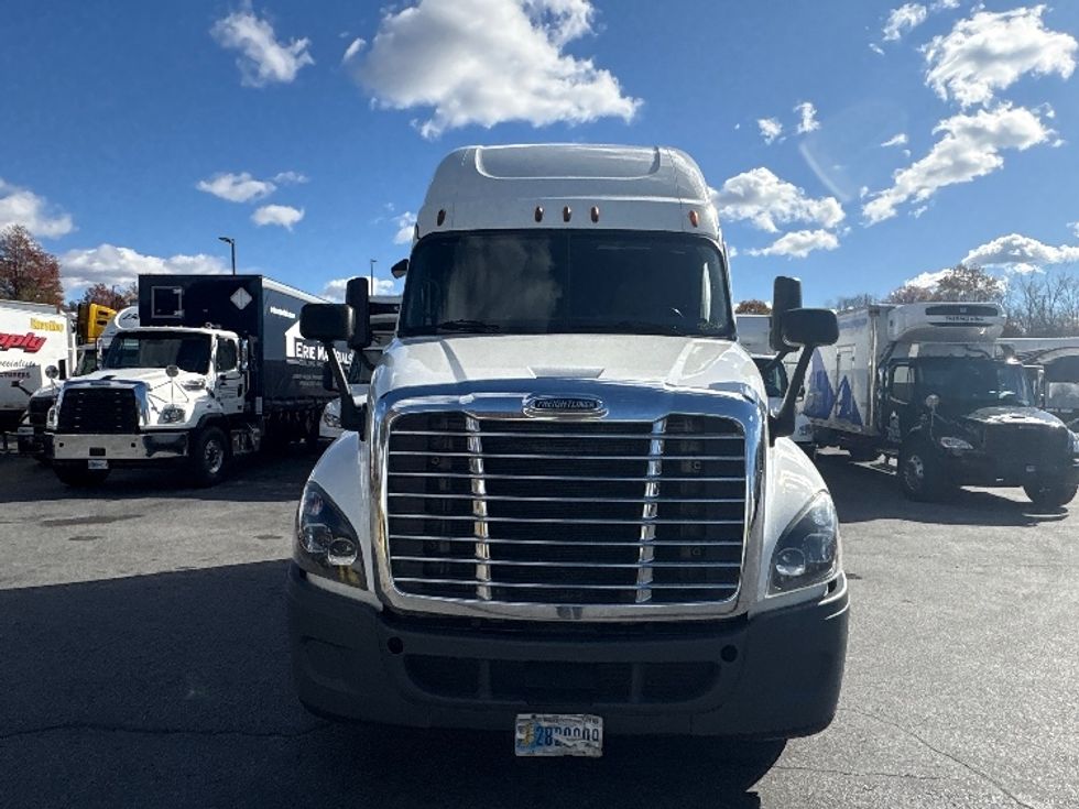 Sleeper Tractor-Heavy Duty Tractors-Freightliner-2020-Cascadia 12564ST-Montgomery-NY-586,061\n\t\tmiles-$ 47,500 - Image 2