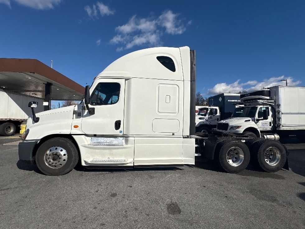 Sleeper Tractor-Heavy Duty Tractors-Freightliner-2020-Cascadia 12564ST-Montgomery-NY-586,061\n\t\tmiles-$ 47,500 - Image 4