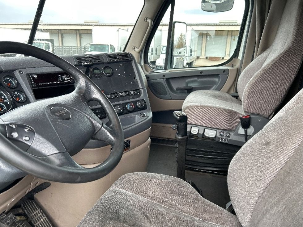 Sleeper Tractor-Heavy Duty Tractors-Freightliner-2020-Cascadia 12564ST-Nashville (Mount Juliet)-TN-548,100\n\t\tmiles-$ 46,250 - Image 10