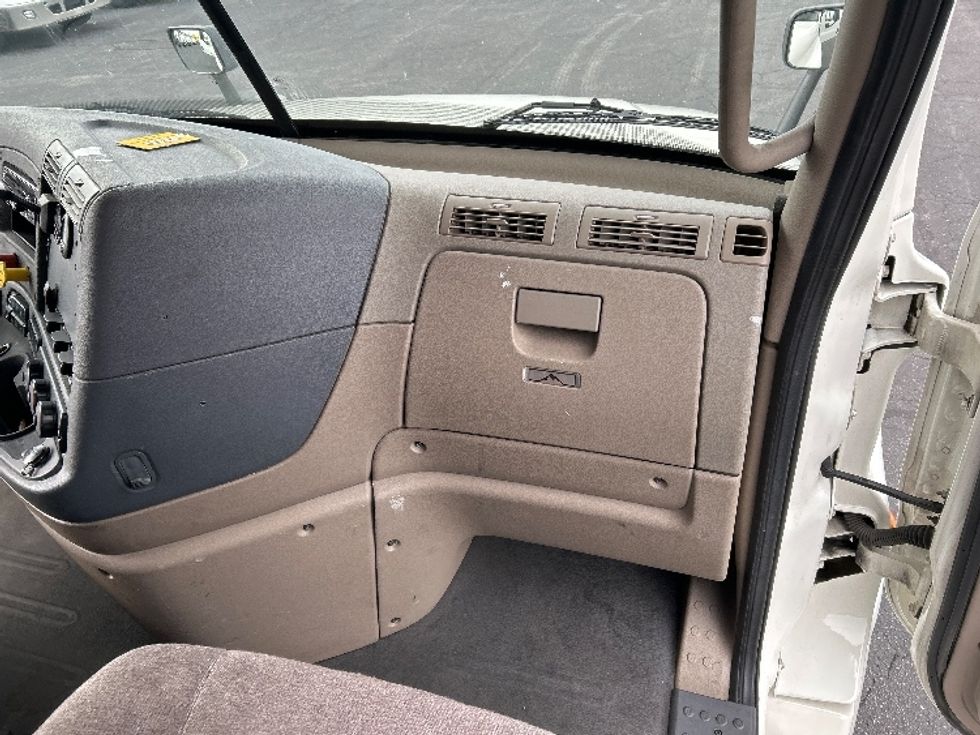 Sleeper Tractor-Heavy Duty Tractors-Freightliner-2020-Cascadia 12564ST-Nashville (Mount Juliet)-TN-548,100\n\t\tmiles-$ 46,250 - Image 14