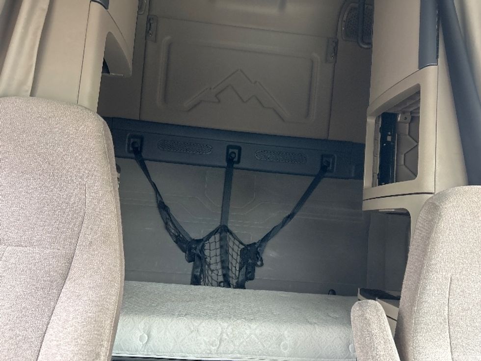 Sleeper Tractor-Heavy Duty Tractors-Freightliner-2020-Cascadia 12564ST-Nashville (Mount Juliet)-TN-548,100\n\t\tmiles-$ 46,250 - Image 16