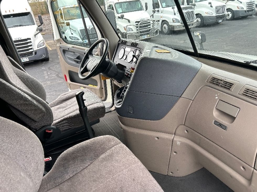 Sleeper Tractor-Heavy Duty Tractors-Freightliner-2020-Cascadia 12564ST-Nashville (Mount Juliet)-TN-548,100\n\t\tmiles-$ 46,250 - Image 15