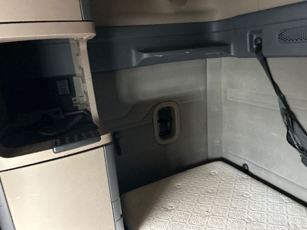 Sleeper Tractor-Heavy Duty Tractors-Freightliner-2020-Cascadia 12564ST-Nashville (Mount Juliet)-TN-548,100\n\t\tmiles-$ 46,250 - Image 19