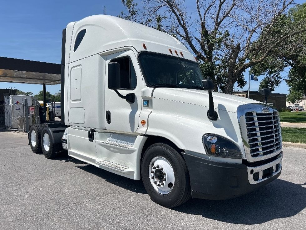 Sleeper Tractor-Heavy Duty Tractors-Freightliner-2020-Cascadia 12564ST-Omaha-NE-687,770\n\t\tmiles-$ 38,750 - Image 1