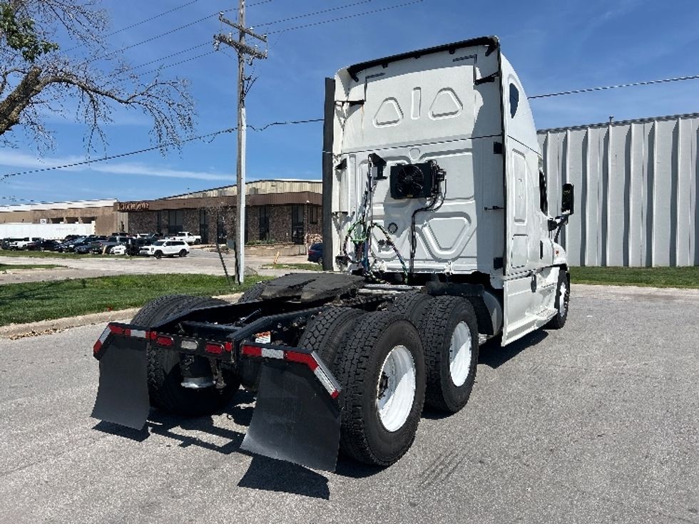 Sleeper Tractor-Heavy Duty Tractors-Freightliner-2020-Cascadia 12564ST-Omaha-NE-687,770\n\t\tmiles-$ 38,750 - Image 7