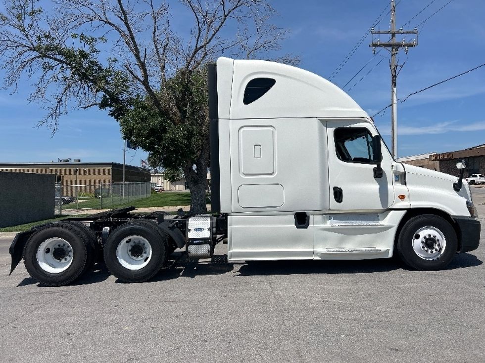 Sleeper Tractor-Heavy Duty Tractors-Freightliner-2020-Cascadia 12564ST-Omaha-NE-687,770\n\t\tmiles-$ 38,750 - Image 8