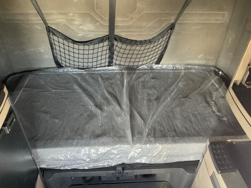 Sleeper Tractor-Heavy Duty Tractors-Freightliner-2020-Cascadia 12564ST-Piqua-OH-465,664\n\t\tmiles-$ 58,750 - Image 17