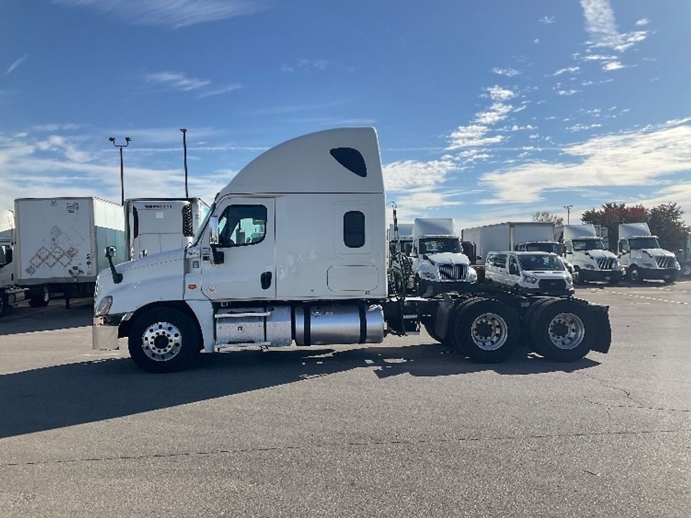 Sleeper Tractor-Heavy Duty Tractors-Freightliner-2020-Cascadia 12564ST-Piqua-OH-465,664\n\t\tmiles-$ 58,750 - Image 4