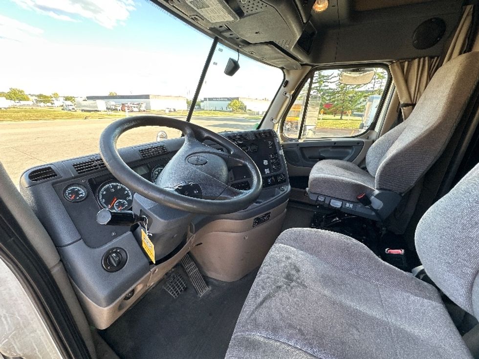 Sleeper Tractor-Heavy Duty Tractors-Freightliner-2020-Cascadia 12564ST-Piqua-OH-470,472\n\t\tmiles-$ 59,250 - Image 10