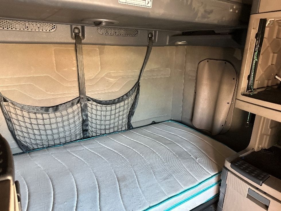 Sleeper Tractor-Heavy Duty Tractors-Freightliner-2020-Cascadia 12564ST-Piqua-OH-470,472\n\t\tmiles-$ 59,250 - Image 17