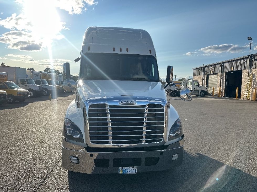 Sleeper Tractor-Heavy Duty Tractors-Freightliner-2020-Cascadia 12564ST-Piqua-OH-470,472\n\t\tmiles-$ 59,250 - Image 2