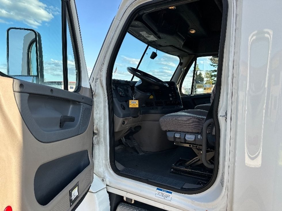 Sleeper Tractor-Heavy Duty Tractors-Freightliner-2020-Cascadia 12564ST-Piqua-OH-470,472\n\t\tmiles-$ 59,250 - Image 9