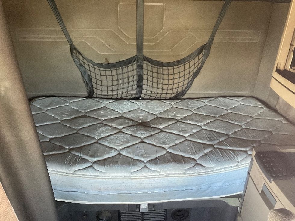 Sleeper Tractor-Heavy Duty Tractors-Freightliner-2020-Cascadia 12564ST-Piqua-OH-509,463\n\t\tmiles-$ 55,750 - Image 16