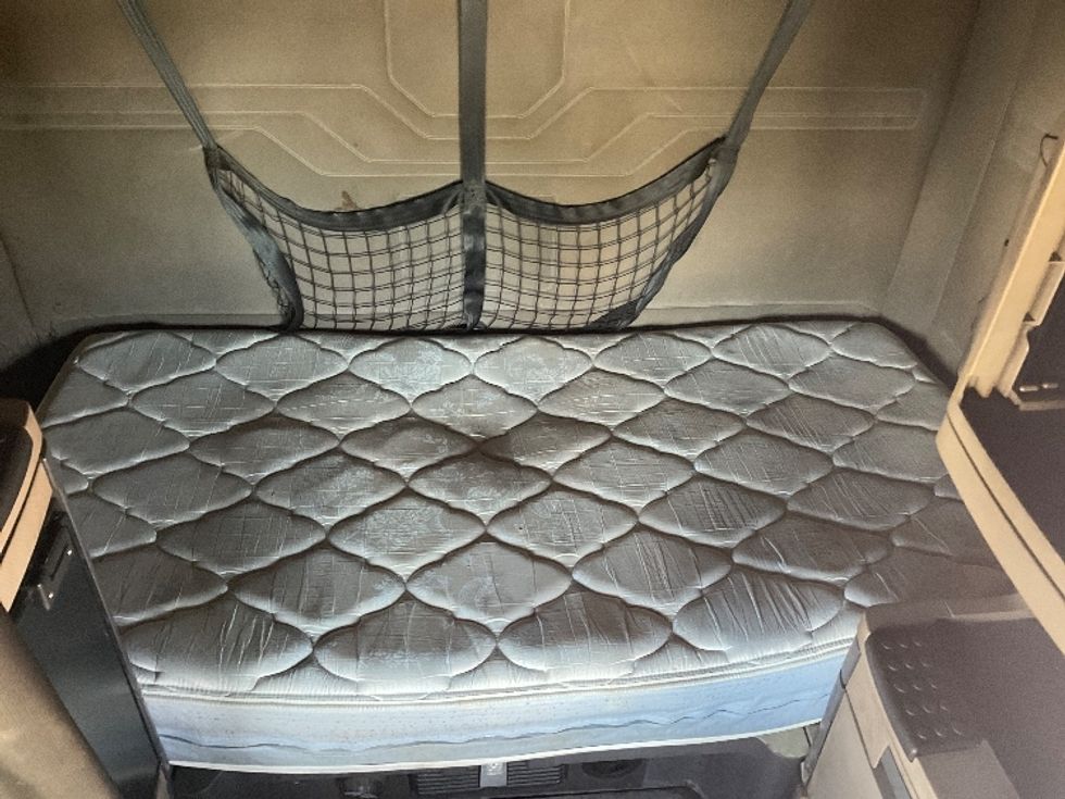 Sleeper Tractor-Heavy Duty Tractors-Freightliner-2020-Cascadia 12564ST-Piqua-OH-509,463\n\t\tmiles-$ 55,750 - Image 17