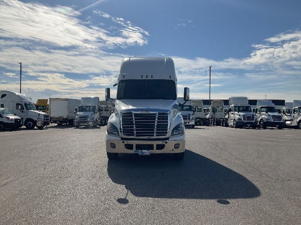 Sleeper Tractor-Heavy Duty Tractors-Freightliner-2020-Cascadia 12564ST-Piqua-OH-509,463\n\t\tmiles-$ 55,750 - Image 2