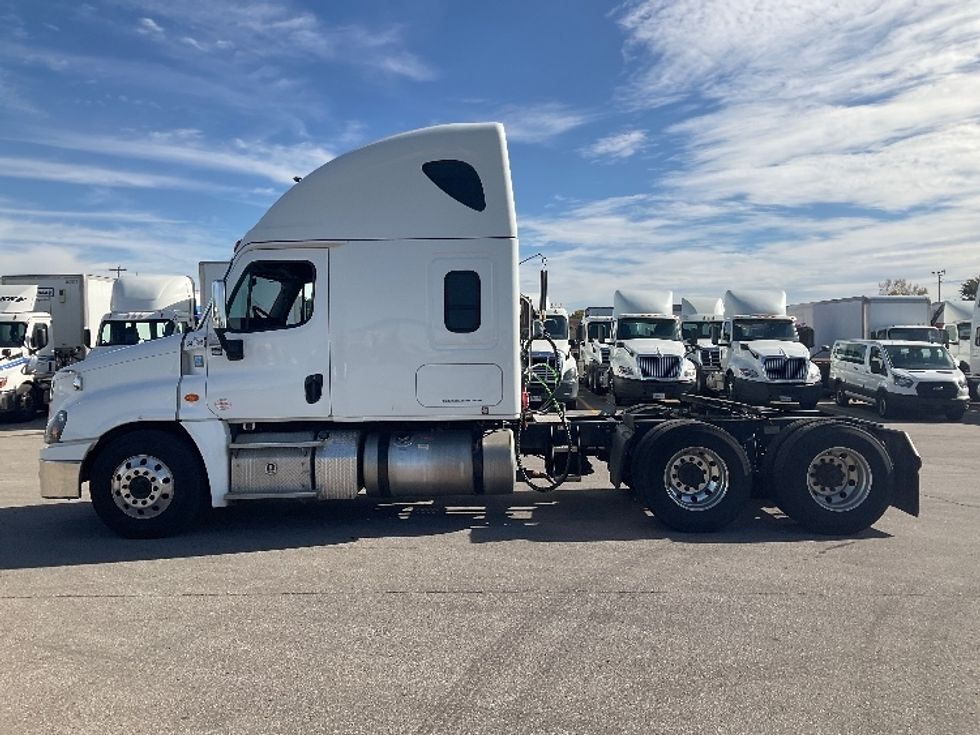 Sleeper Tractor-Heavy Duty Tractors-Freightliner-2020-Cascadia 12564ST-Piqua-OH-509,463\n\t\tmiles-$ 55,750 - Image 4