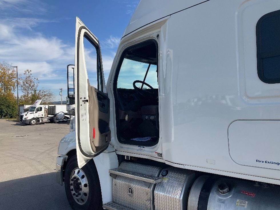 Sleeper Tractor-Heavy Duty Tractors-Freightliner-2020-Cascadia 12564ST-Piqua-OH-509,463\n\t\tmiles-$ 55,750 - Image 9