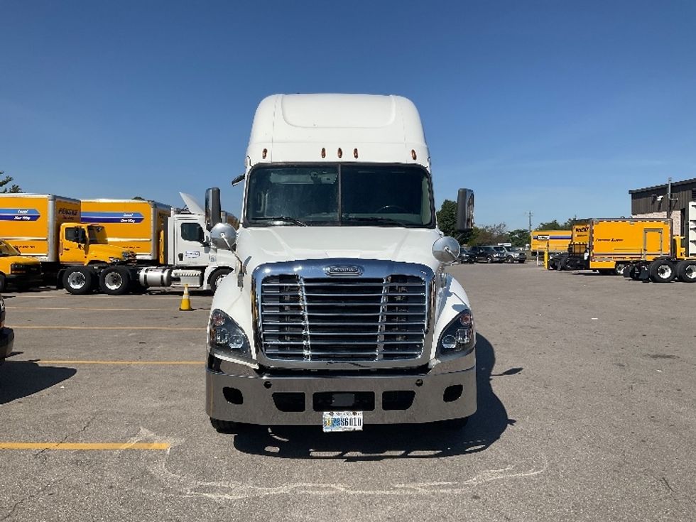 Sleeper Tractor-Heavy Duty Tractors-Freightliner-2020-Cascadia 12564ST-Piqua-OH-529,143\n\t\tmiles-$ 55,250 - Image 2