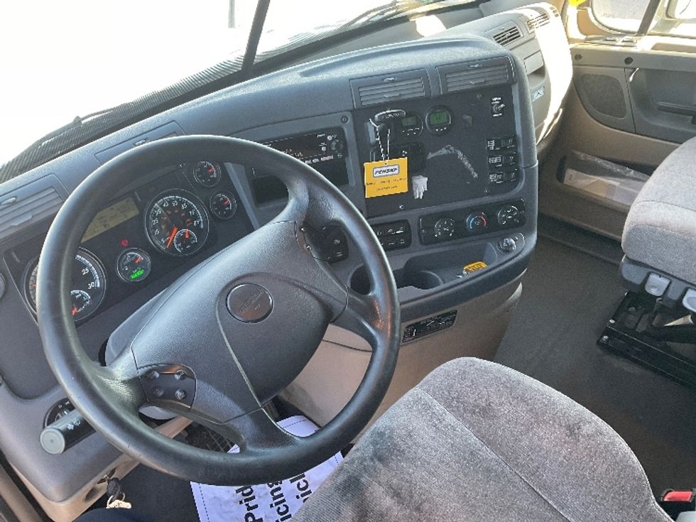 Sleeper Tractor-Heavy Duty Tractors-Freightliner-2020-Cascadia 12564ST-Piqua-OH-561,583\n\t\tmiles-$ 51,500 - Image 10