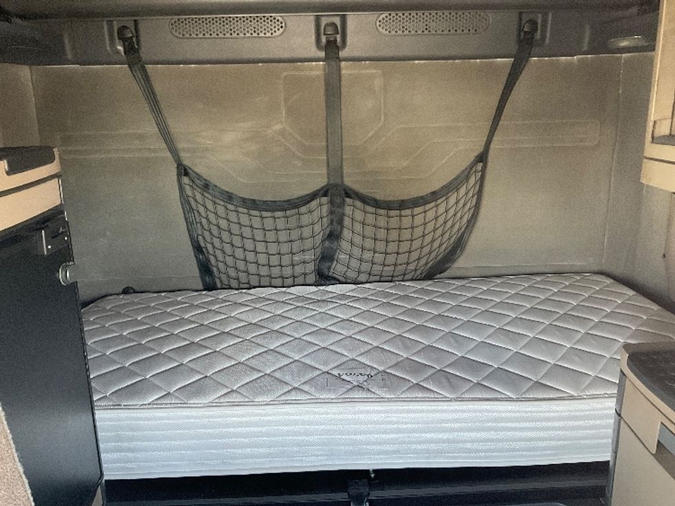 Sleeper Tractor-Heavy Duty Tractors-Freightliner-2020-Cascadia 12564ST-Piqua-OH-561,583\n\t\tmiles-$ 51,500 - Image 16