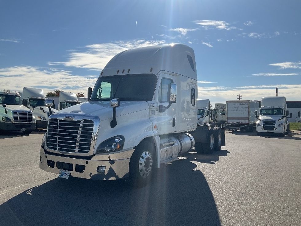 Sleeper Tractor-Heavy Duty Tractors-Freightliner-2020-Cascadia 12564ST-Piqua-OH-561,583\n\t\tmiles-$ 51,500 - Image 3