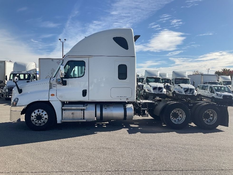 Sleeper Tractor-Heavy Duty Tractors-Freightliner-2020-Cascadia 12564ST-Piqua-OH-561,583\n\t\tmiles-$ 51,500 - Image 4