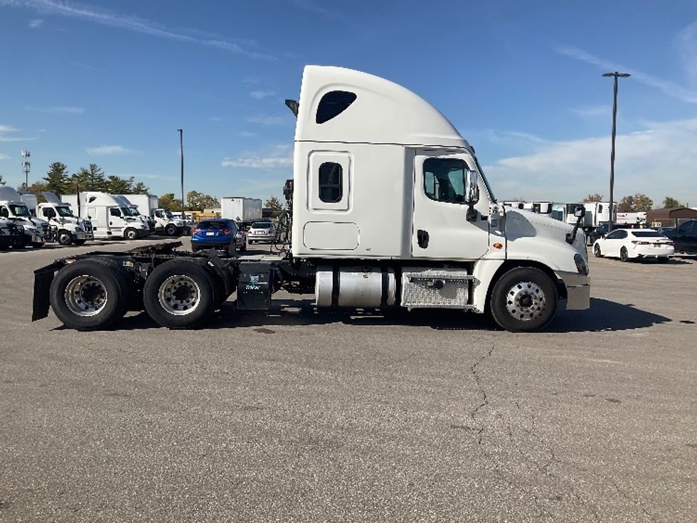 Sleeper Tractor-Heavy Duty Tractors-Freightliner-2020-Cascadia 12564ST-Piqua-OH-561,583\n\t\tmiles-$ 51,500 - Image 8