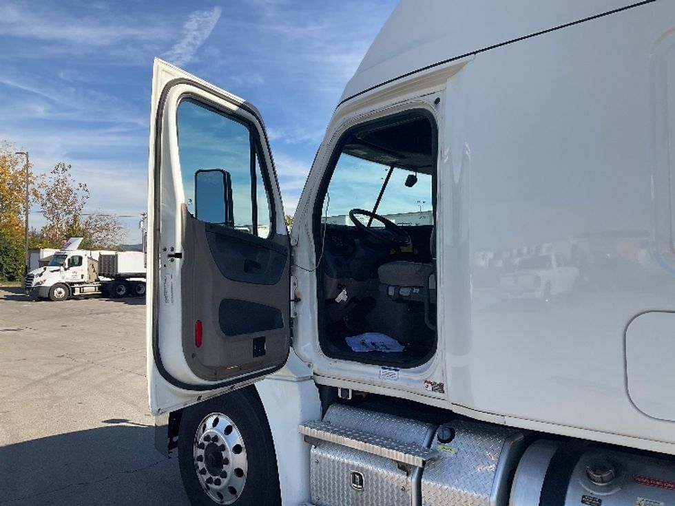 Sleeper Tractor-Heavy Duty Tractors-Freightliner-2020-Cascadia 12564ST-Piqua-OH-561,583\n\t\tmiles-$ 51,500 - Image 9