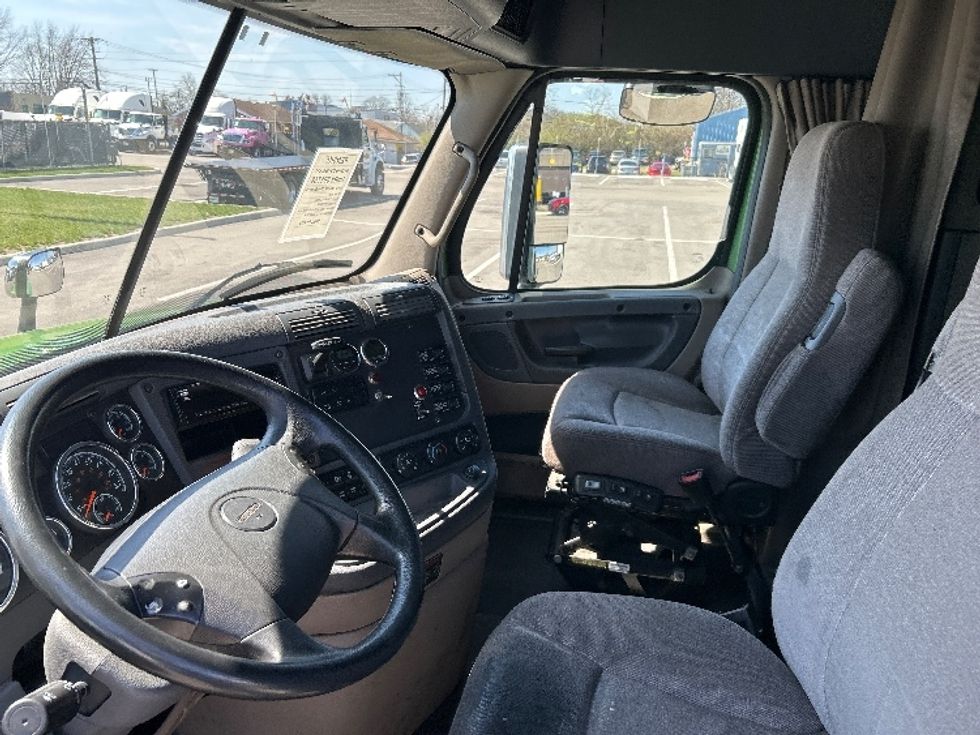 Sleeper Tractor-Heavy Duty Tractors-Freightliner-2020-Cascadia 12564ST-Piqua-OH-578,310\n\t\tmiles-$ 43,750 - Image 10