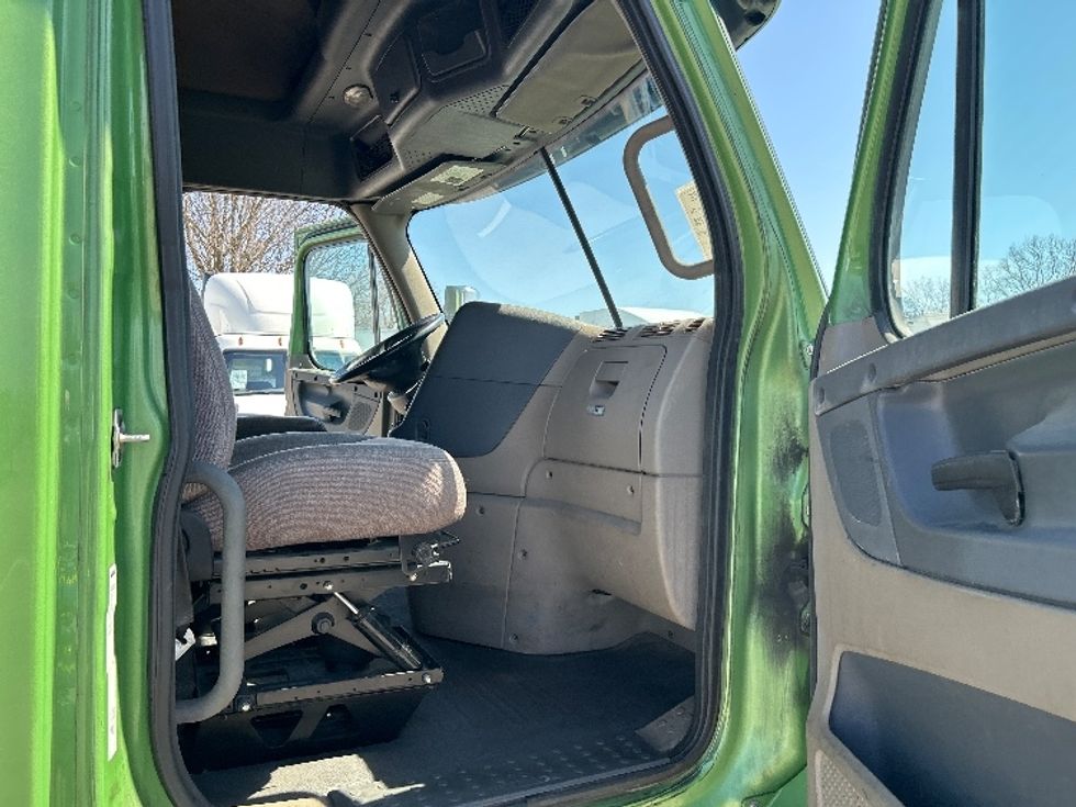 Sleeper Tractor-Heavy Duty Tractors-Freightliner-2020-Cascadia 12564ST-Piqua-OH-578,310\n\t\tmiles-$ 43,750 - Image 13