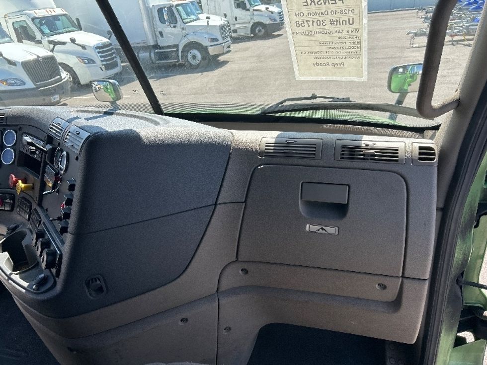 Sleeper Tractor-Heavy Duty Tractors-Freightliner-2020-Cascadia 12564ST-Piqua-OH-578,310\n\t\tmiles-$ 43,750 - Image 14