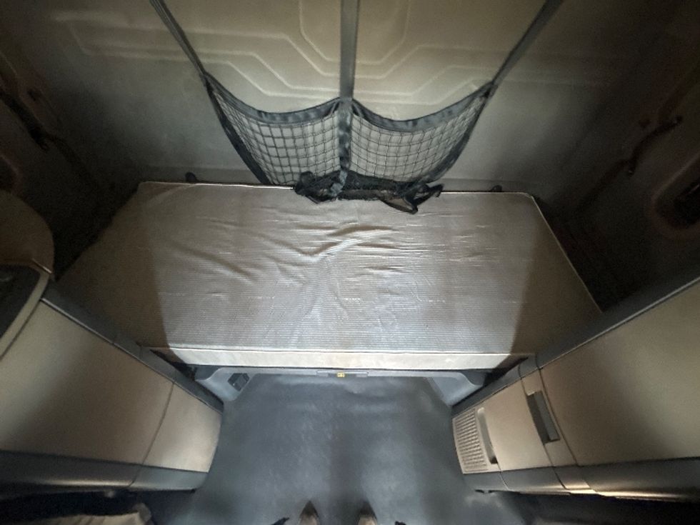 Sleeper Tractor-Heavy Duty Tractors-Freightliner-2020-Cascadia 12564ST-Piqua-OH-578,310\n\t\tmiles-$ 43,750 - Image 17