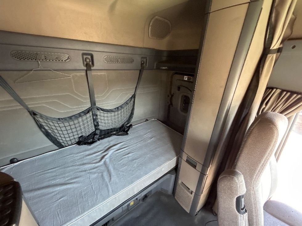 Sleeper Tractor-Heavy Duty Tractors-Freightliner-2020-Cascadia 12564ST-Piqua-OH-578,310\n\t\tmiles-$ 43,750 - Image 18