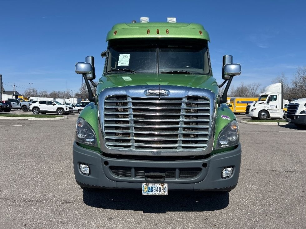 Sleeper Tractor-Heavy Duty Tractors-Freightliner-2020-Cascadia 12564ST-Piqua-OH-578,310\n\t\tmiles-$ 43,750 - Image 2