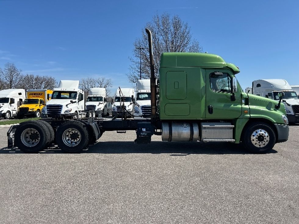 Sleeper Tractor-Heavy Duty Tractors-Freightliner-2020-Cascadia 12564ST-Piqua-OH-578,310\n\t\tmiles-$ 43,750 - Image 8