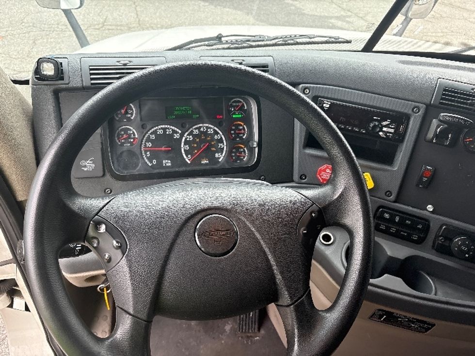 Sleeper Tractor-Heavy Duty Tractors-Freightliner-2020-Cascadia 12564ST-Prince George-VA-392,976\n\t\tmiles-$ 63,750 - Image 10