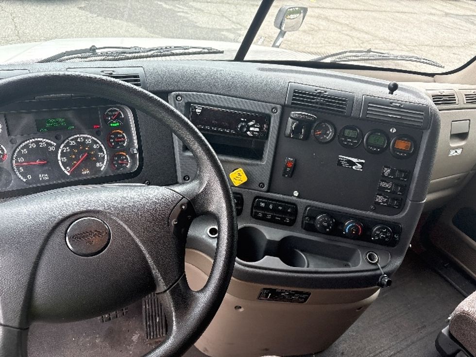 Sleeper Tractor-Heavy Duty Tractors-Freightliner-2020-Cascadia 12564ST-Prince George-VA-392,976\n\t\tmiles-$ 63,750 - Image 11