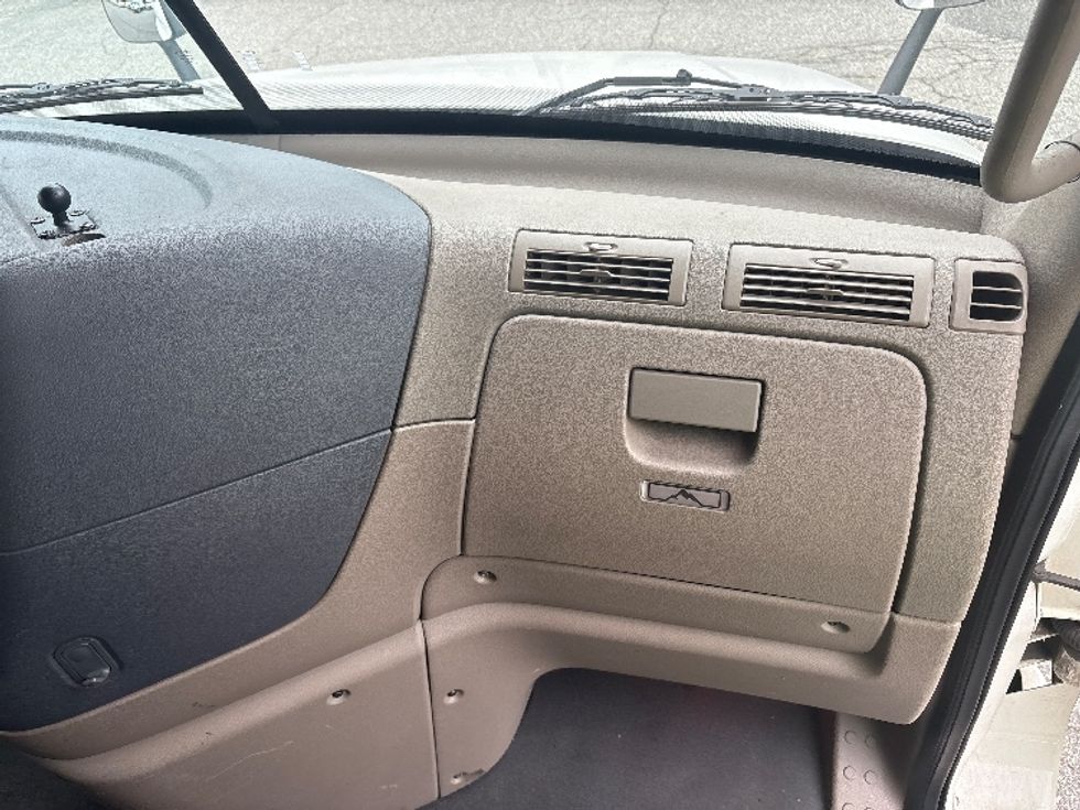 Sleeper Tractor-Heavy Duty Tractors-Freightliner-2020-Cascadia 12564ST-Prince George-VA-392,976\n\t\tmiles-$ 63,750 - Image 14